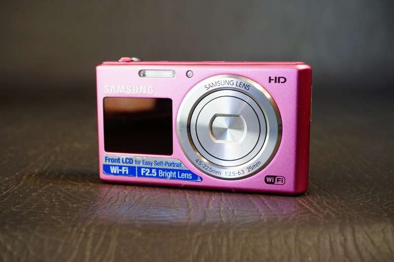 Samsung DV150F Digital Camera 16.2MP 5x optical zoom Dual LCD Screen **Excellent Condition**