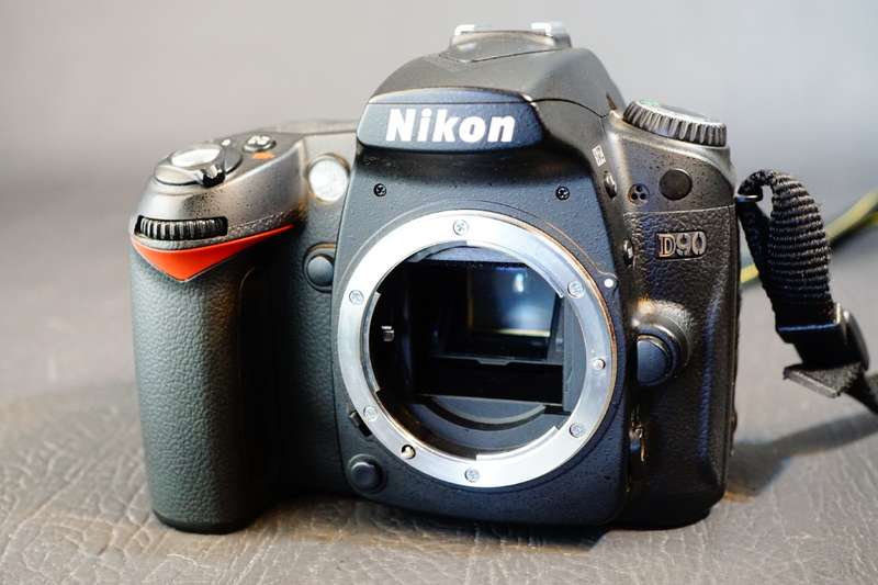 Nikon D90 12.3 MP Digital SLR Camera Body **Great Condition**