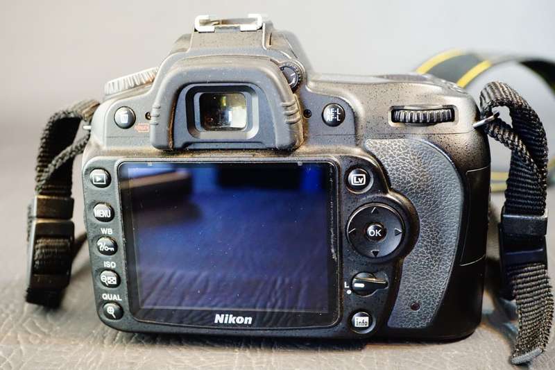 Nikon D90 12.3 MP Digital SLR Camera Body **Great Condition**
