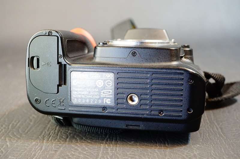 Nikon D90 12.3 MP Digital SLR Camera Body **Great Condition**