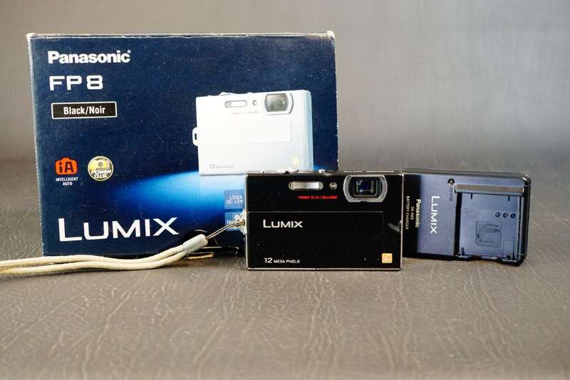 Panasonic Lumix DMC-FP8 12MP Zoom Slim Digital Camera in Box **Good Condition**