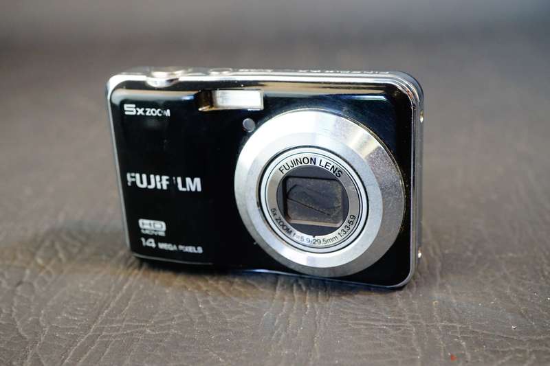 FUJIFILM Finepix AX500 14 MP Point & Shoot Digital Camera  **PLEASE READ THE DESCRIPTION**