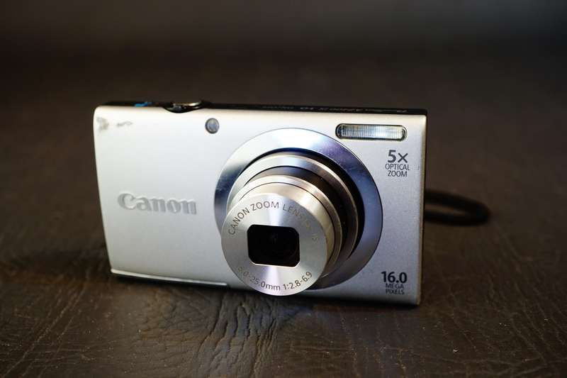 Canon PowerShot A2400 IS 16.0MP Silver Digital Camera  **Great Condition**