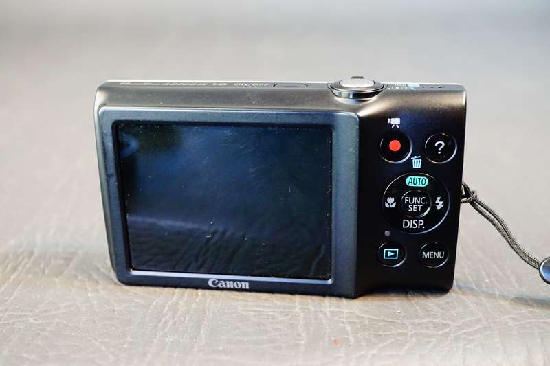 Canon PowerShot A2400 IS 16.0MP Silver Digital Camera  **Great Condition**
