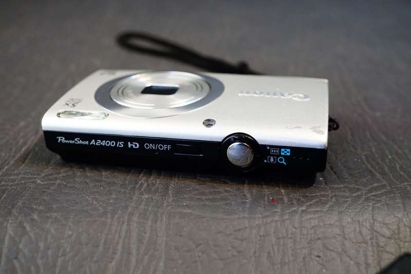 Canon PowerShot A2400 IS 16.0MP Silver Digital Camera  **Great Condition**
