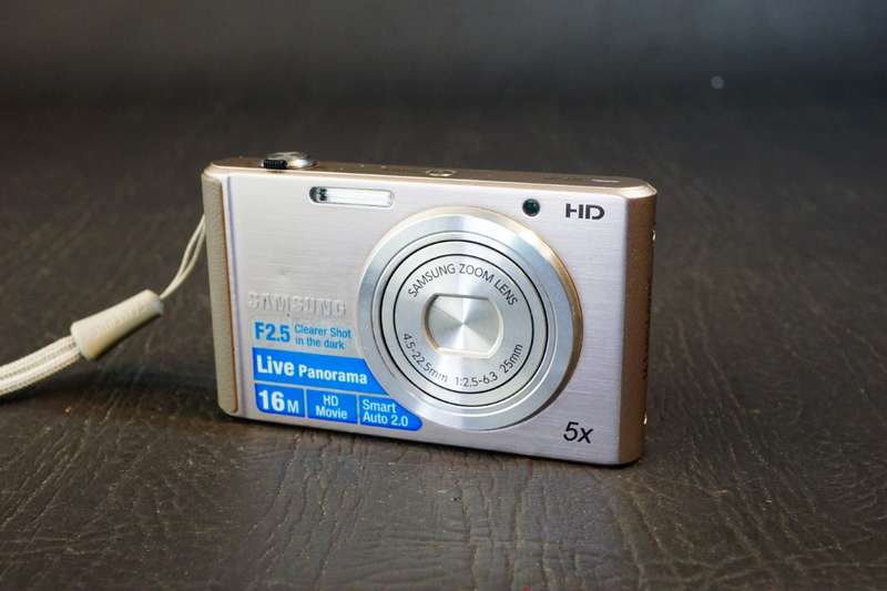 Samsung ST76 HD 16.1MP 5x Handheld Optical Zoom Digital Camera **Good Condition**