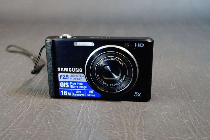 Samsung ST Series ST76 16.1MP Digital Camera  **Great Condition**