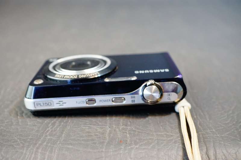 Samsung PL150 12.4MP CCD Sensor Digital Compact Camera with Dual LCD Screen **Good Condition**