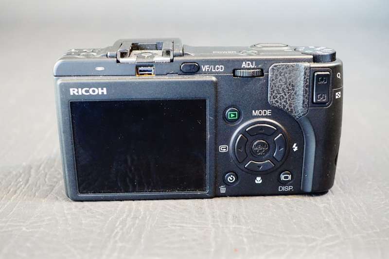Ricoh GX100 10.0MP Compact Digital Camera - Spares or Repair
