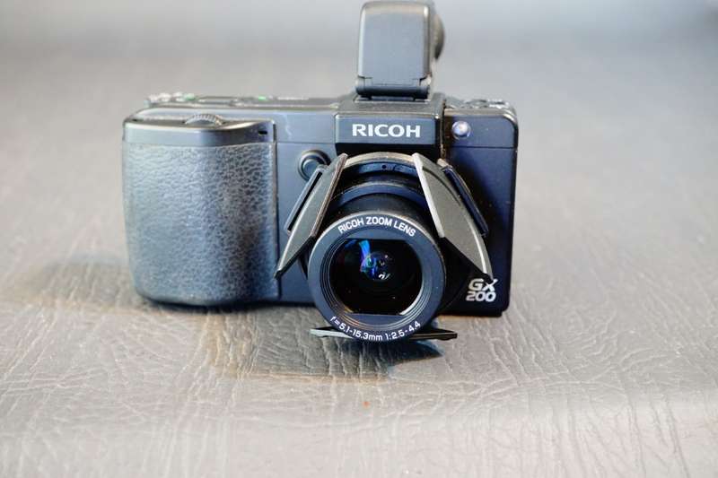 RICOH GX200 12.1MP Compact Digital Camera with VF-1 Viewfinder in Box **Good Condition**