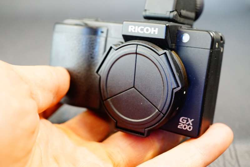 RICOH GX200 12.1MP Compact Digital Camera with VF-1 Viewfinder in Box **Good Condition**