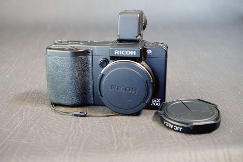 RICOH GX200 12.1MP Compact Digital Camera with VF-1 Viewfinder in Box **Good Condition**