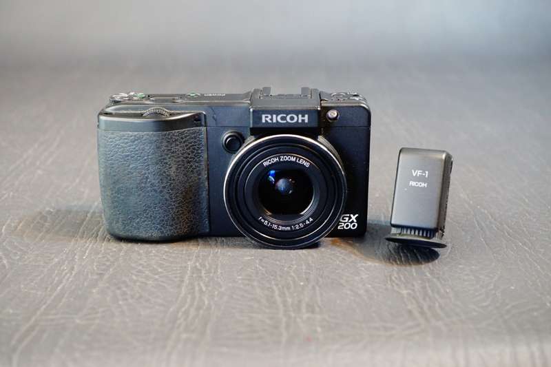 RICOH GX200 12.1MP Compact Digital Camera with VF-1 Viewfinder in Box **Good Condition**