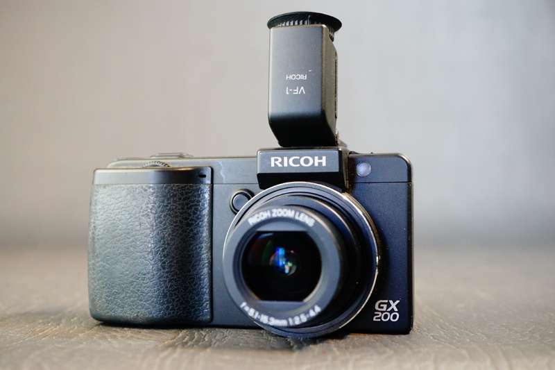 RICOH GX200 12.1MP Compact Digital Camera with VF-1 Viewfinder in Box **Good Condition**