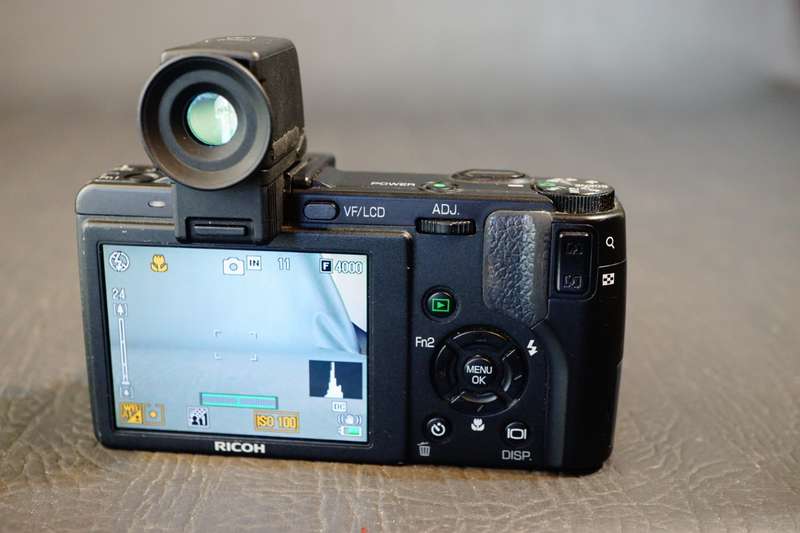 RICOH GX200 12.1MP Compact Digital Camera with VF-1 Viewfinder in Box **Good Condition**