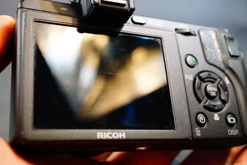 RICOH GX200 12.1MP Compact Digital Camera with VF-1 Viewfinder in Box **Good Condition**