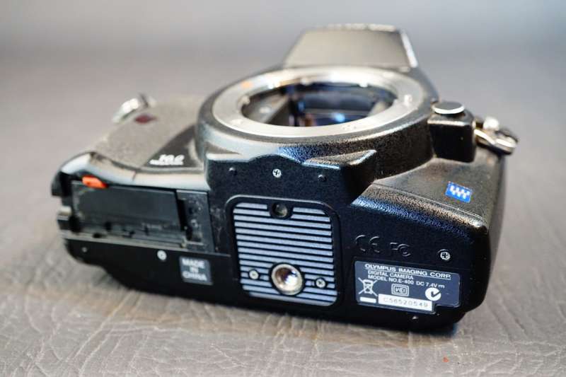 Olympus E-400 with Kodak CCD sensor 10 Mpx DSLR