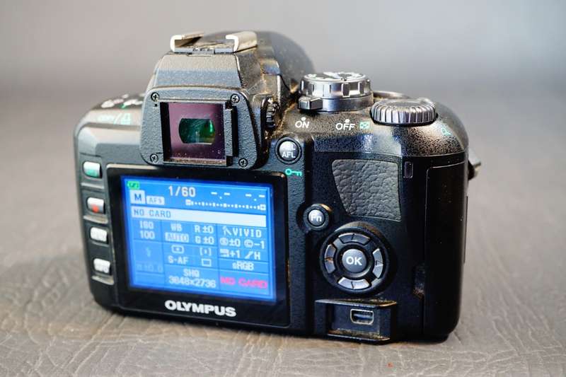 Olympus E-400 with Kodak CCD sensor 10 Mpx DSLR