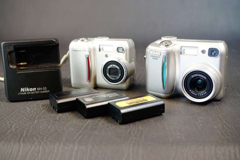 Nikon COOLPIX 775 and 4300 Compact Digital Camera Combo Set **Good Condition**