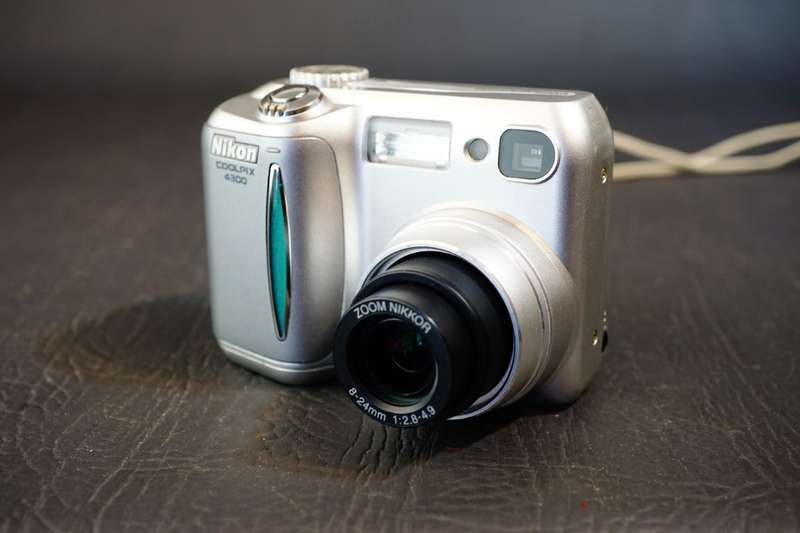 Nikon COOLPIX 775 and 4300 Compact Digital Camera Combo Set **Good Condition**