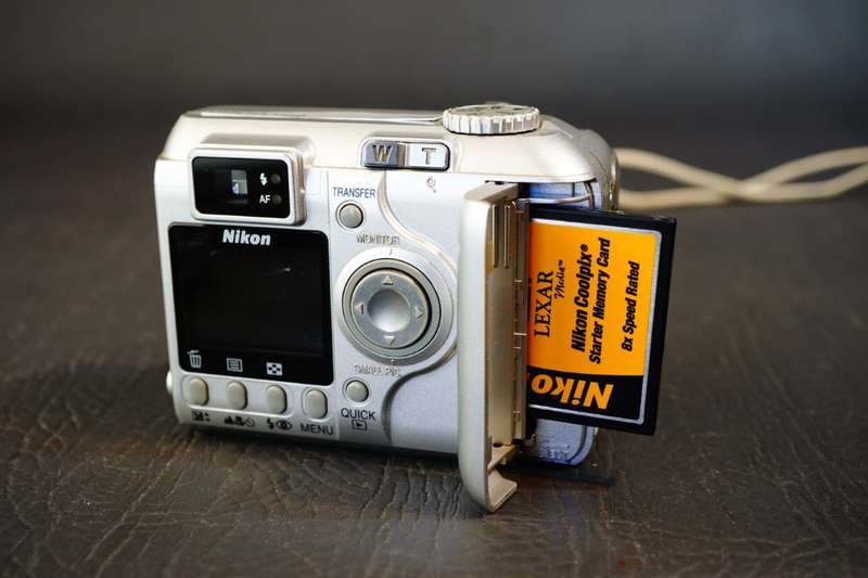 Nikon COOLPIX 775 and 4300 Compact Digital Camera Combo Set **Good Condition**