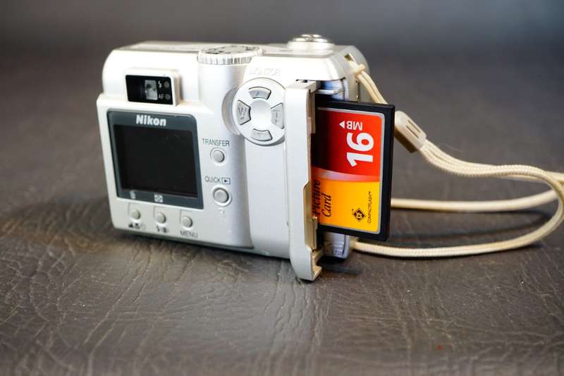 Nikon COOLPIX 775 and 4300 Compact Digital Camera Combo Set **Good Condition**