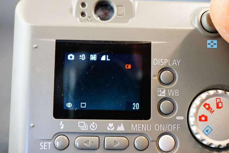Cannon Power Shot Digital Camera A20 2.1 Mega Pixels 7.5x Zoom uses AA Batteries  **Good Condition**