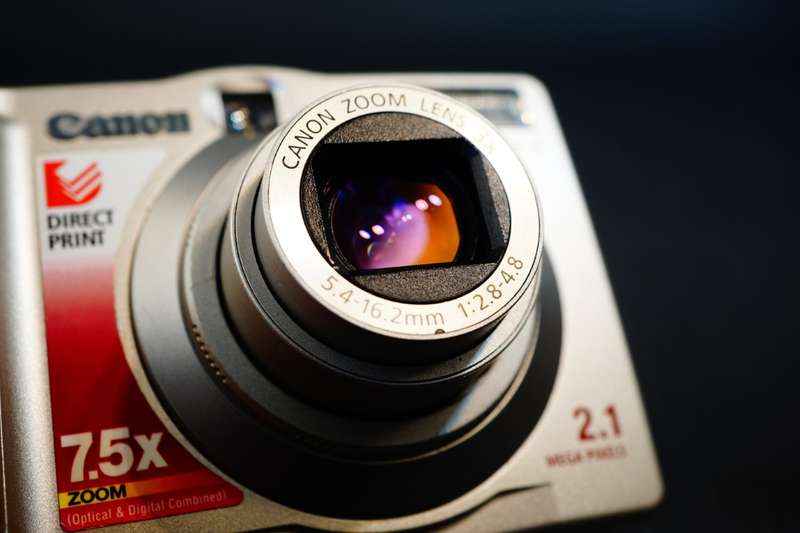 Cannon Power Shot Digital Camera A20 2.1 Mega Pixels 7.5x Zoom uses AA Batteries  **Good Condition**