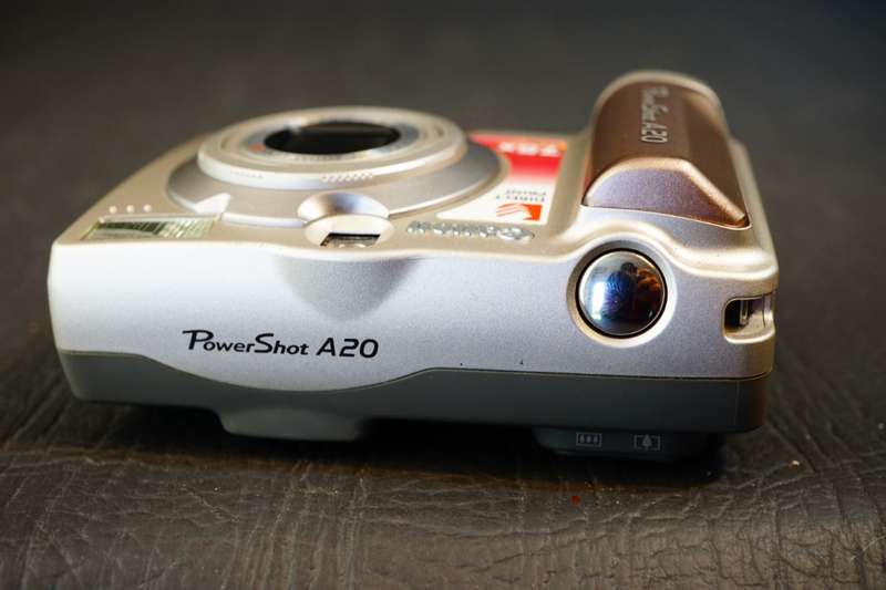 Cannon Power Shot Digital Camera A20 2.1 Mega Pixels 7.5x Zoom uses AA Batteries  **Good Condition**