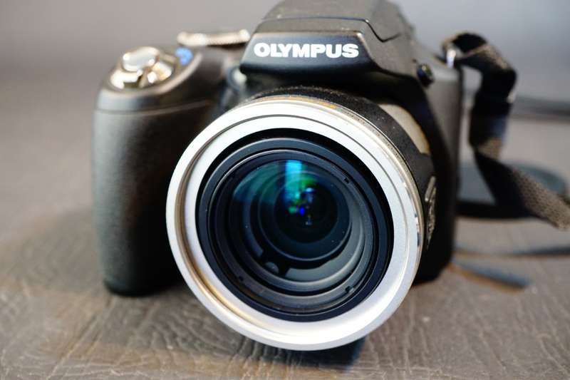 Olympus SP-590UZ 12Mp Digital Camera uses AA Batteries  **Good Condition**