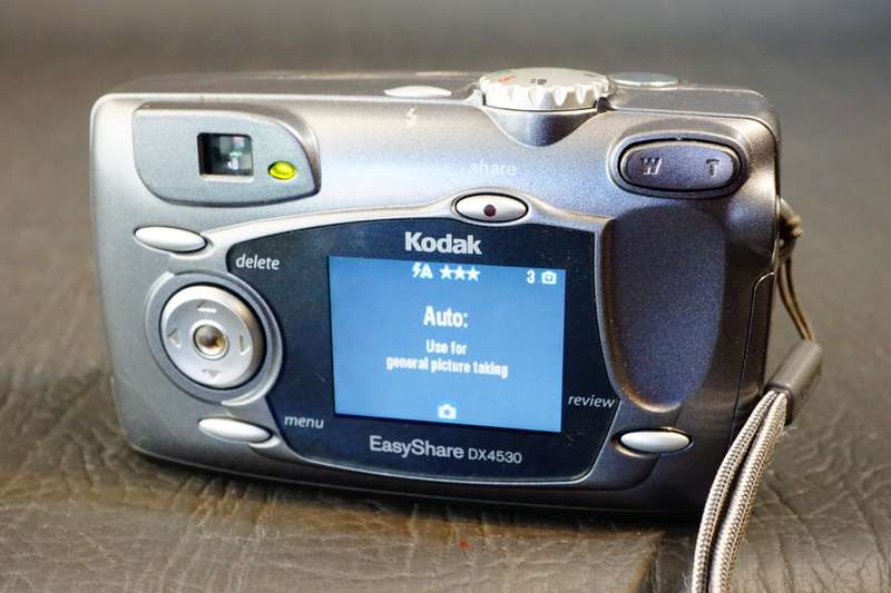 Kodak Easyshare DX4530 5.0 Megapixel Digital Camera uses AA Batteries  **Good Condition**