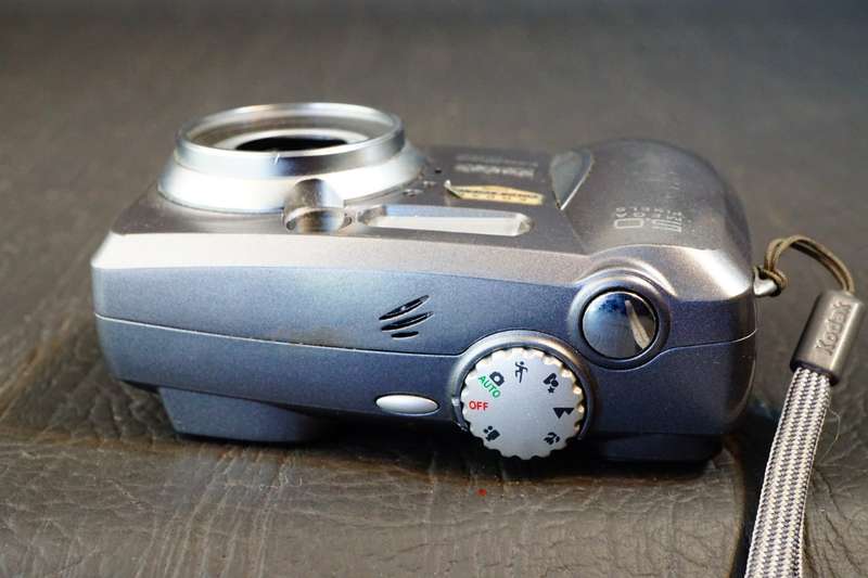 Kodak Easyshare DX4530 5.0 Megapixel Digital Camera uses AA Batteries  **Good Condition**