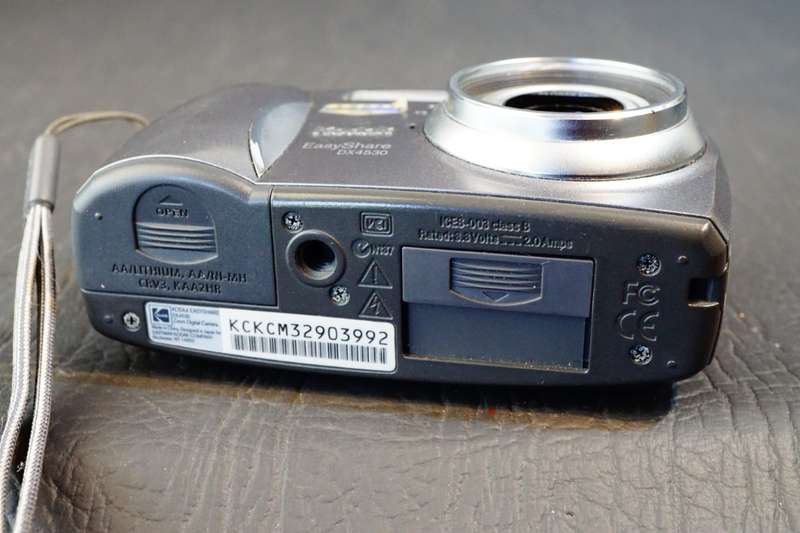 Kodak Easyshare DX4530 5.0 Megapixel Digital Camera uses AA Batteries  **Good Condition**