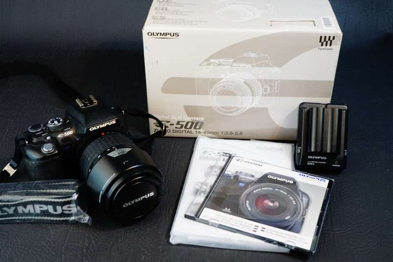 Olympus Evolt E-500 8MP DSLR Camera Zuiko 14-45mm Lens in Original Packaging **Great Condition**