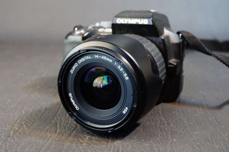 Olympus Evolt E-500 8MP DSLR Camera Zuiko 14-45mm Lens in Original Packaging **Great Condition**