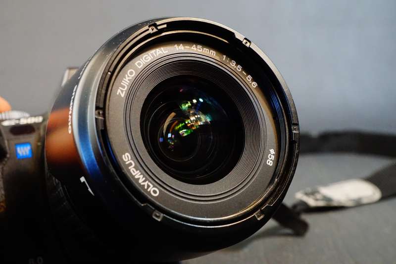 Olympus Evolt E-500 8MP DSLR Camera Zuiko 14-45mm Lens in Original Packaging **Great Condition**