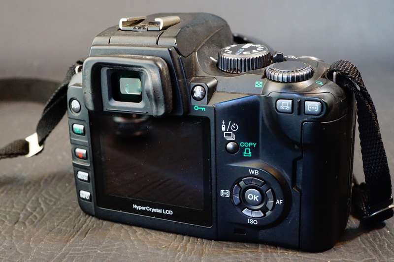 Olympus Evolt E-500 8MP DSLR Camera Zuiko 14-45mm Lens in Original Packaging **Great Condition**
