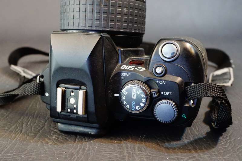 Olympus Evolt E-500 8MP DSLR Camera Zuiko 14-45mm Lens in Original Packaging **Great Condition**