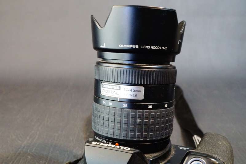 Olympus Evolt E-500 8MP DSLR Camera Zuiko 14-45mm Lens in Original Packaging **Great Condition**