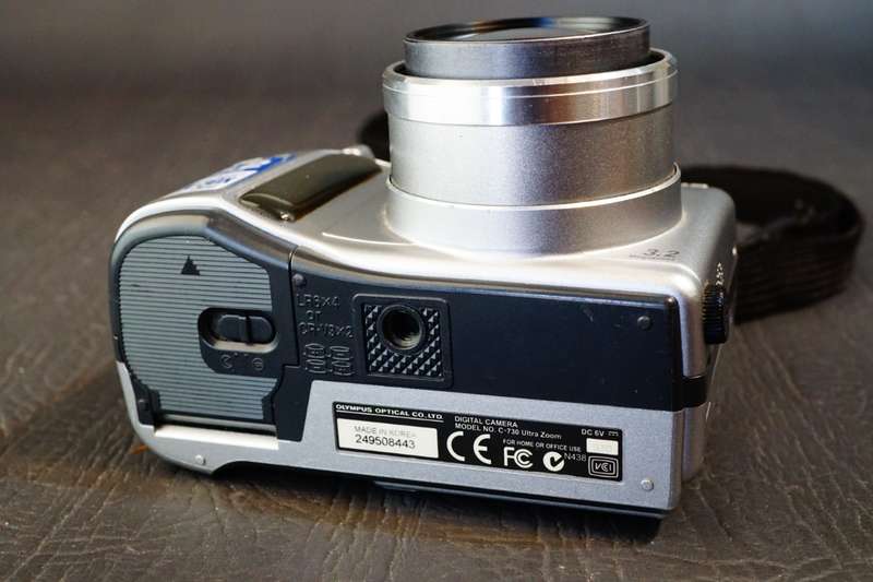 Olympus CAMEDIA C-730 Ultra Zoom 3.2MP Digital Camera AA Batteries  **Good Condition**