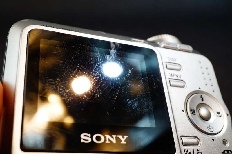 Sony CyberShot DSC-S650 Digital Camera Compact 7.2MP with Original Box **Good Condition**