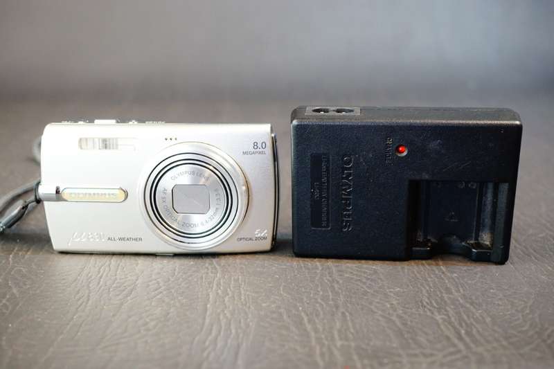 OLYMPUS mju 830 All Weather 8.0 MP Compact Digital Camera with 2 GB XD Card **Great Condition**