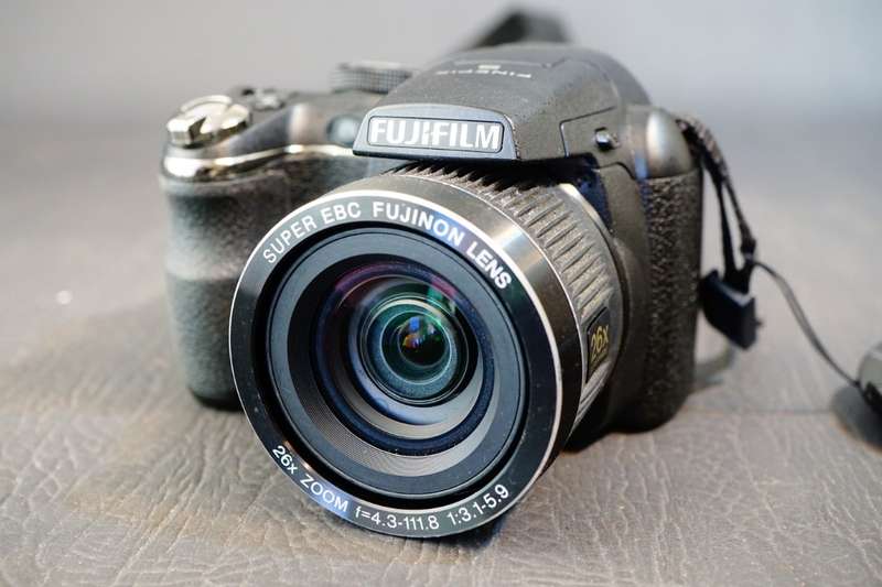 Fujifilm FinePix S3300 Digital Camera 14MP 24X Optical Zoom **Good Condition**