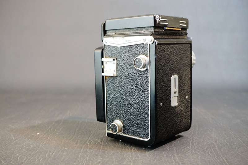 Yashica-A 6x6 TLR with Yashikor 80mm F3.5 Lens 120 Roll Film Camera **Great Condition**