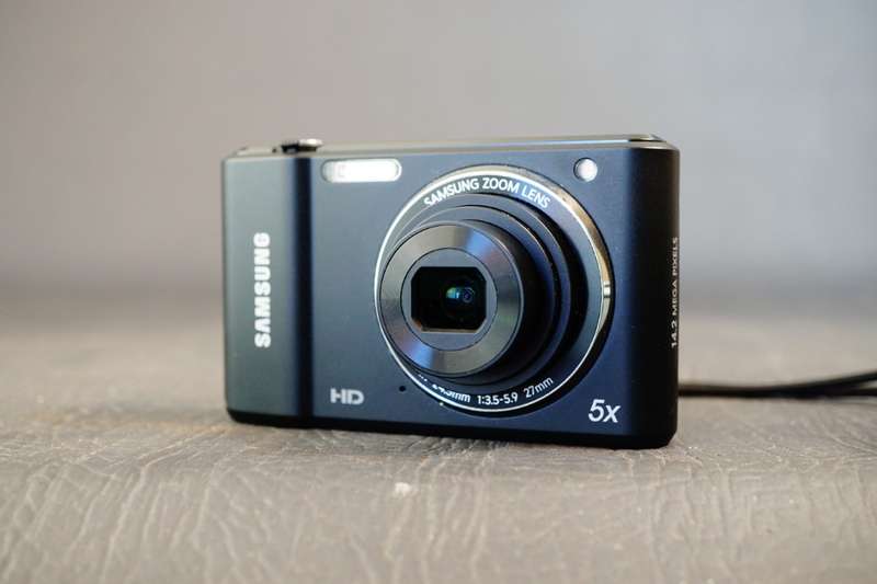 Samsung ES90 14.2MP Digital Camera Black 5X Optical Zoom HD Smart Auto **Great Condition**