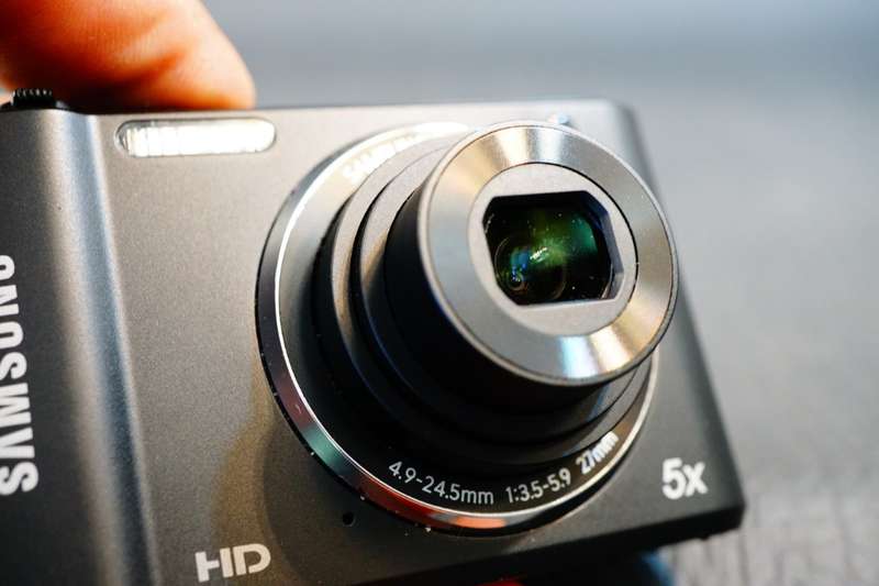 Samsung ES90 14.2MP Digital Camera Black 5X Optical Zoom HD Smart Auto **Great Condition**