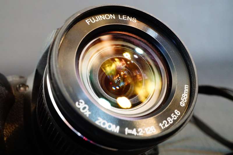 Fuji FinePix HS10 D-SLR style Bridge Camera 24-720mm 30x Zoom Lens  **Great Condition**