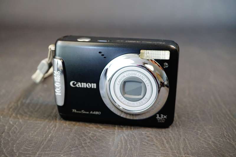 Canon PowerShot A480 10.0MP Compact Digital Camera Complete Kit with Original Box **Good Condition**