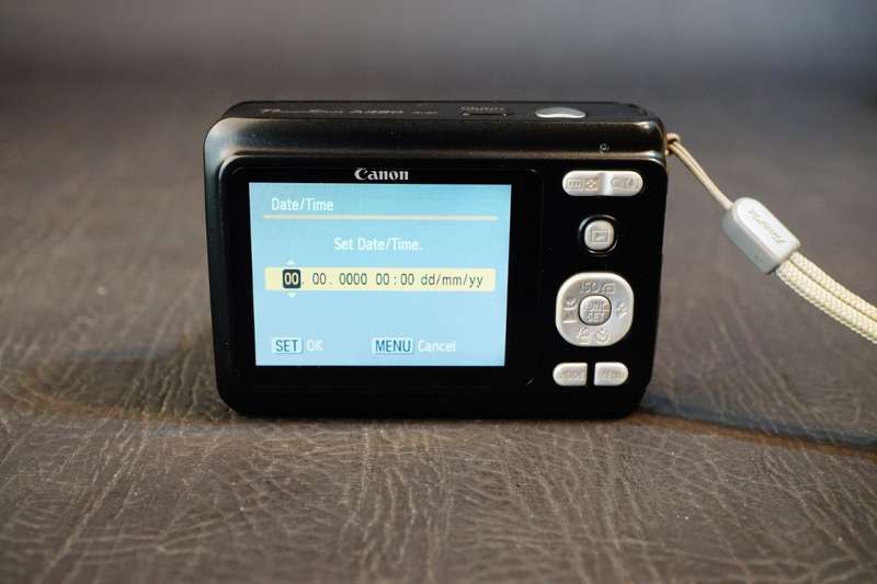 Canon PowerShot A480 10.0MP Compact Digital Camera Complete Kit with Original Box **Good Condition**
