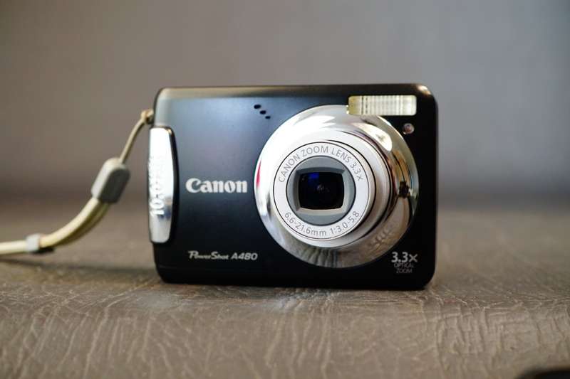 Canon PowerShot A480 10.0MP Compact Digital Camera Complete Kit with Original Box **Good Condition**